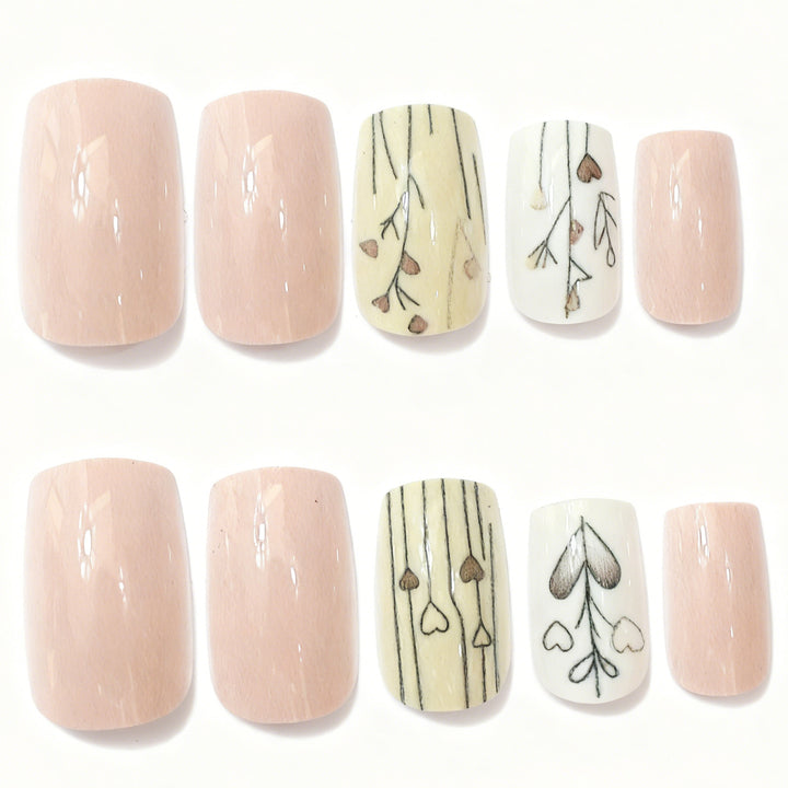 Elegante herzförmige Acryl-Nagelkunst Karnz