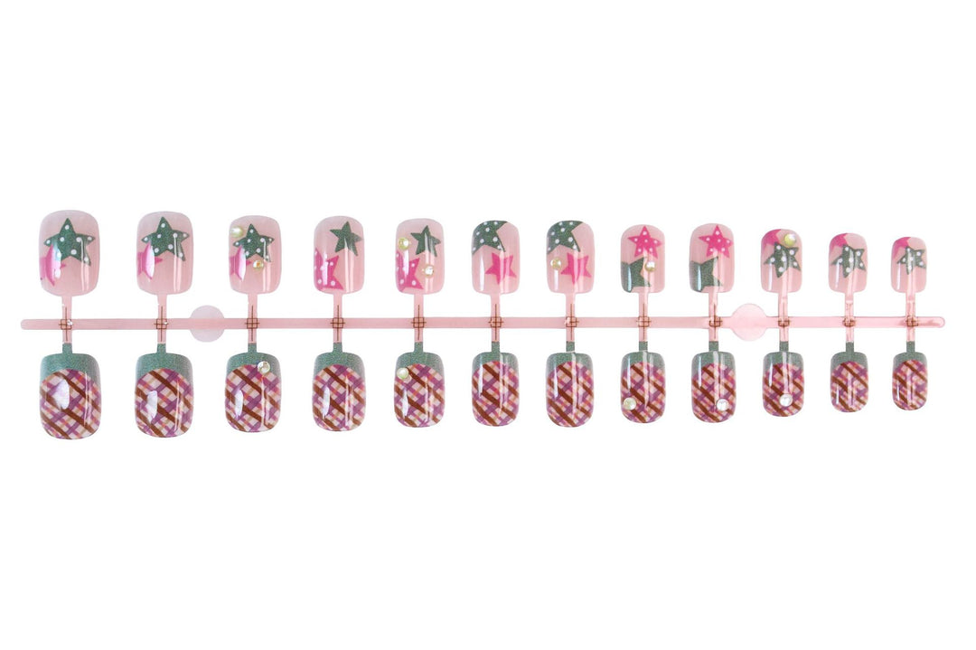 Kunstnagelset mit verspielten geometrischen Designs und Glitzerakzenten Karnz