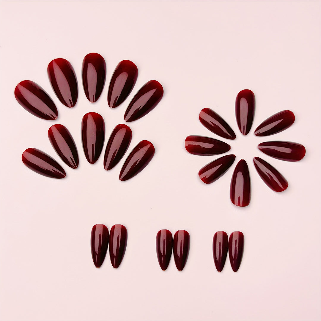 Kunstnägel mit Glänzendem Stiletto-Design Karnz