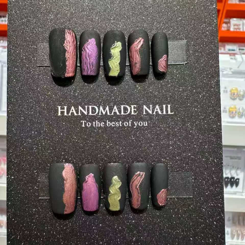 Handgefertigtes dekoratives Press-On Nagelkunst-Set mit einzigartigen Texturen