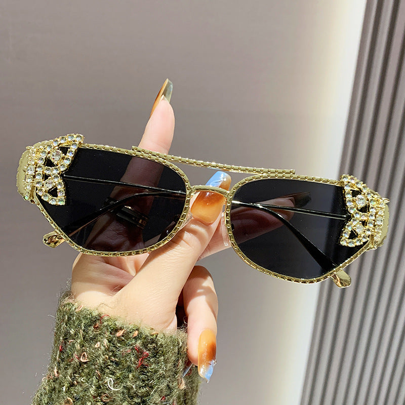 Damen Luxus Sonnenbrille mit elegantem Schmetterlings-Detail Karnz