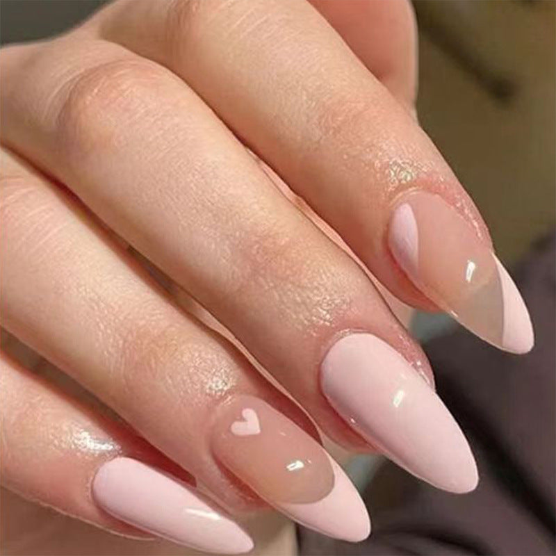 Kunstvolle Stiletto Kunstnägel mit Herz-Design Karnz