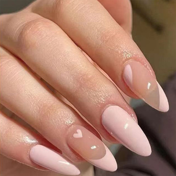 Kunstvolle Stiletto Kunstnägel mit Herz-Design Karnz