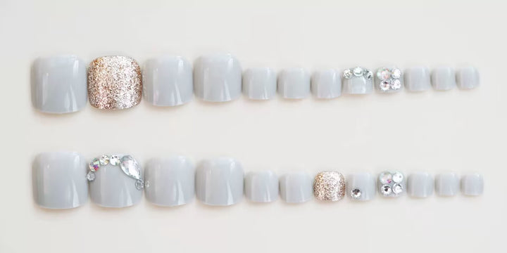 Premium Glitzernde Fußnagelkunst Karnz