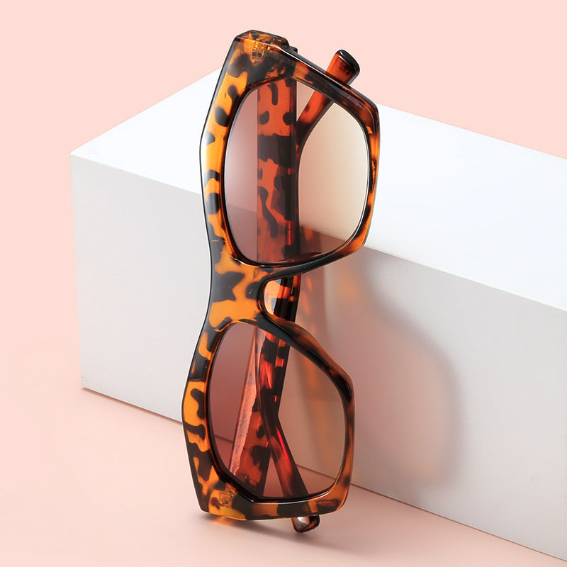 Damen modische Sonnenbrille im auffälligen Leopardenmuster Karnz