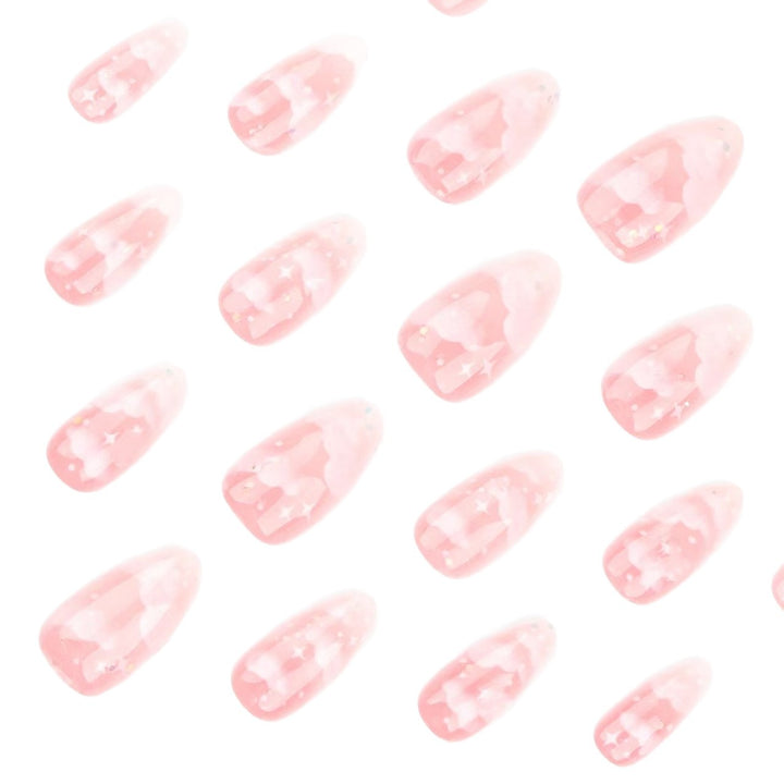Künstlerische Druck-Nageltips mit Wolken-Design