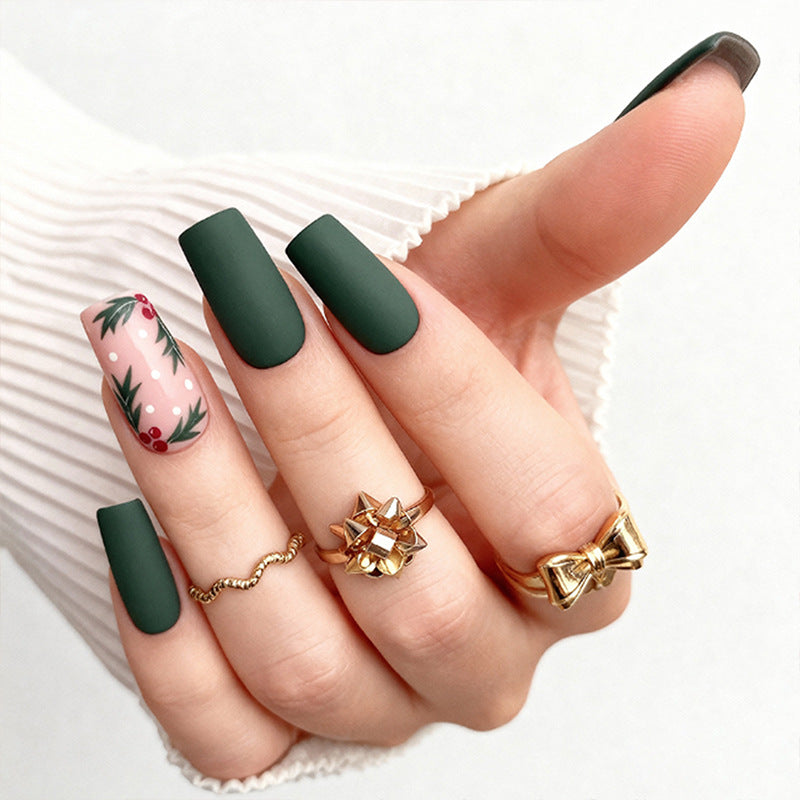 Kunstvolle Nagelspitzen mit botanischen Motiven Karnz