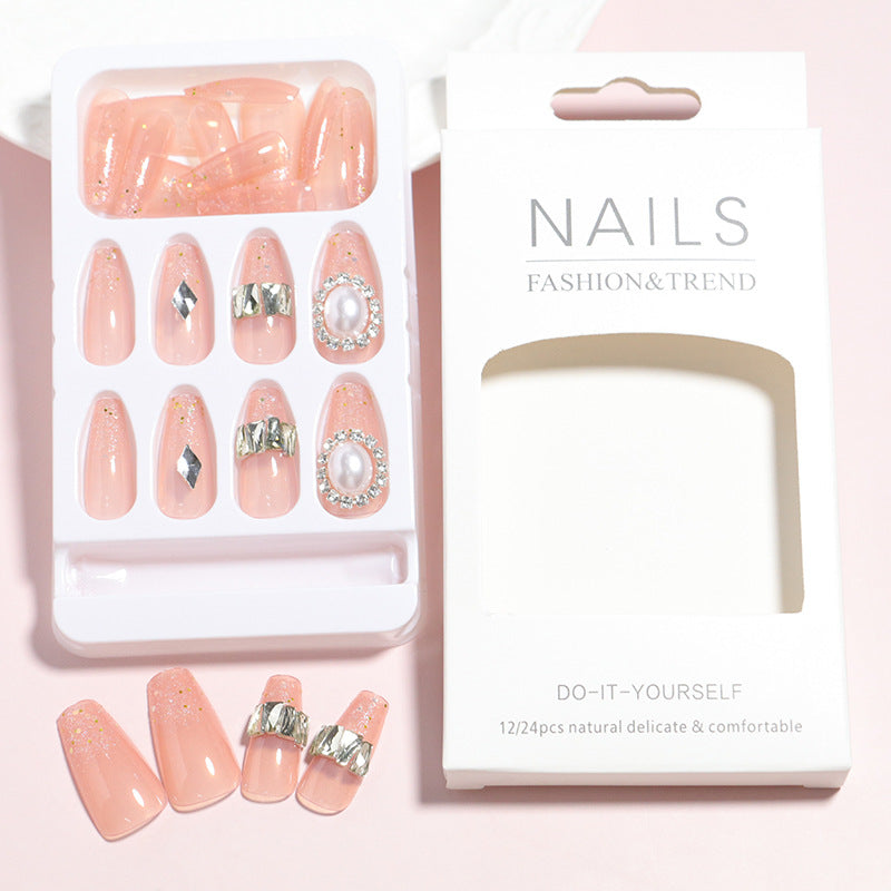 Dekorativer Press-On-Nagelset mit 3D-Akzenten Karnz