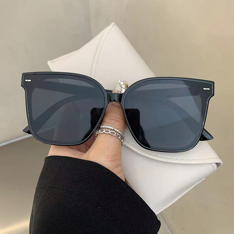 Damen stilvolle Sonnenbrille mit modischem Hingucker Karnz