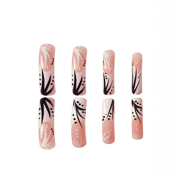 Dekorative lange Nagelkunst Karnz