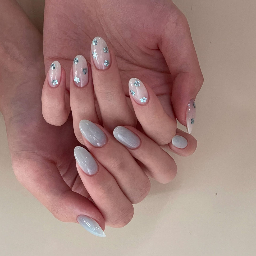 Kunstnägel mit Eleganten Blauen Akzenten Karnz