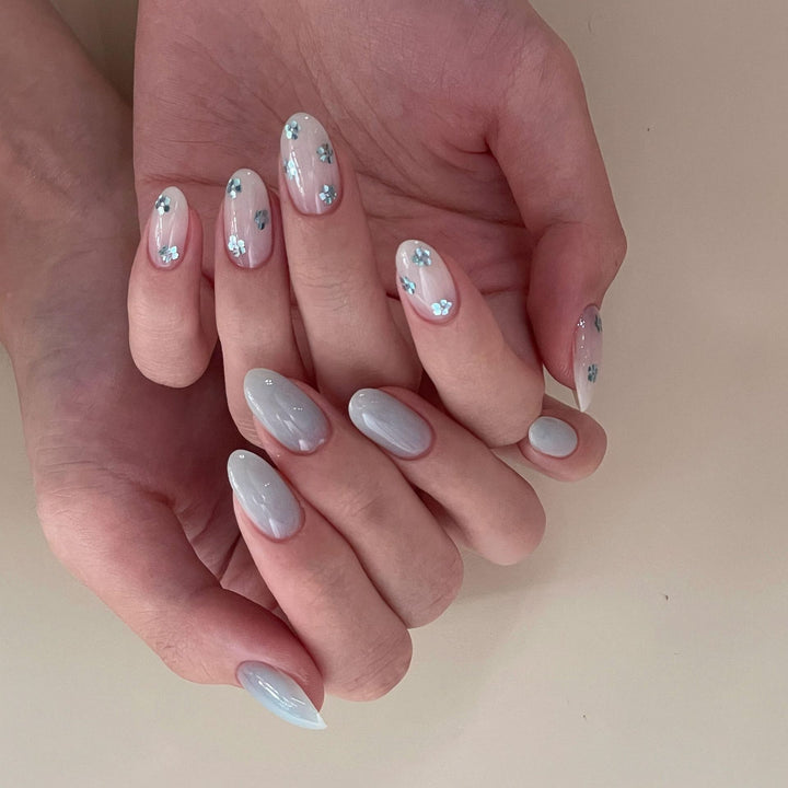 Kunstnägel mit Eleganten Blauen Akzenten Karnz