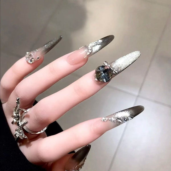 Künstlerische Kristallverzierte Stiletto-Nagelverlängerungen Karnz
