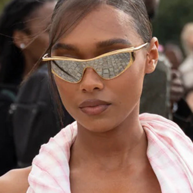Damen extravagant geformte Sonnenbrille mit schützendem UV-Filter Karnz