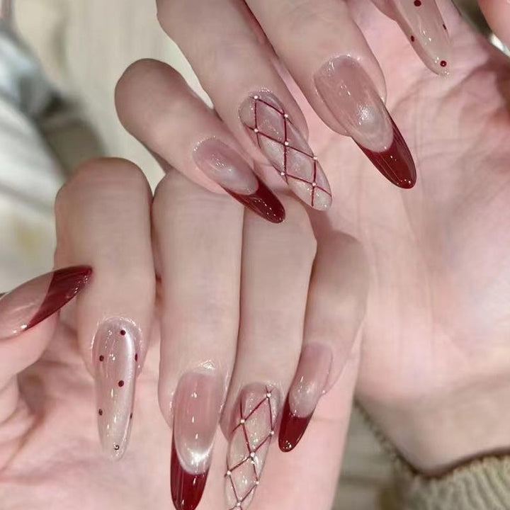 Dekorative Glitzer French Tip Nagelverzierungen Karnz