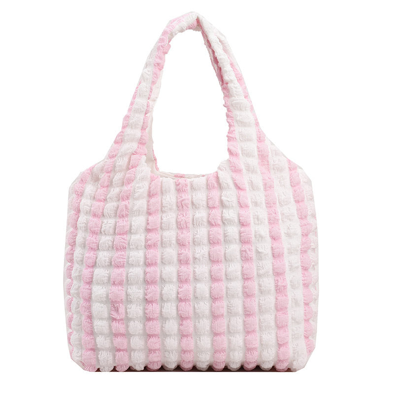 Gemütliche strukturierte Schultertasche