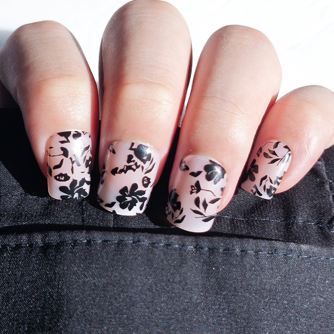 Elegante Floral Press-On Nägel Karnz