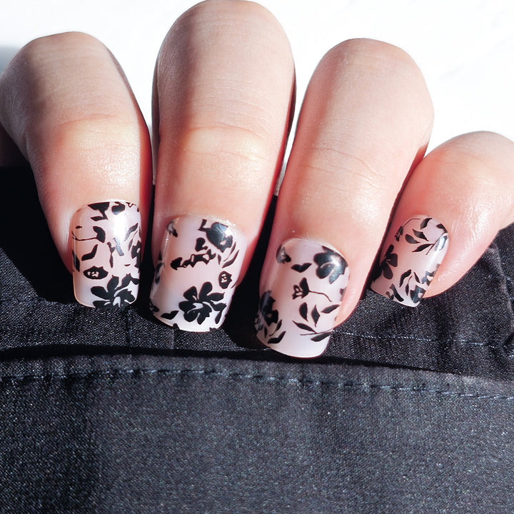 Elegante Floral Press-On Nägel Karnz