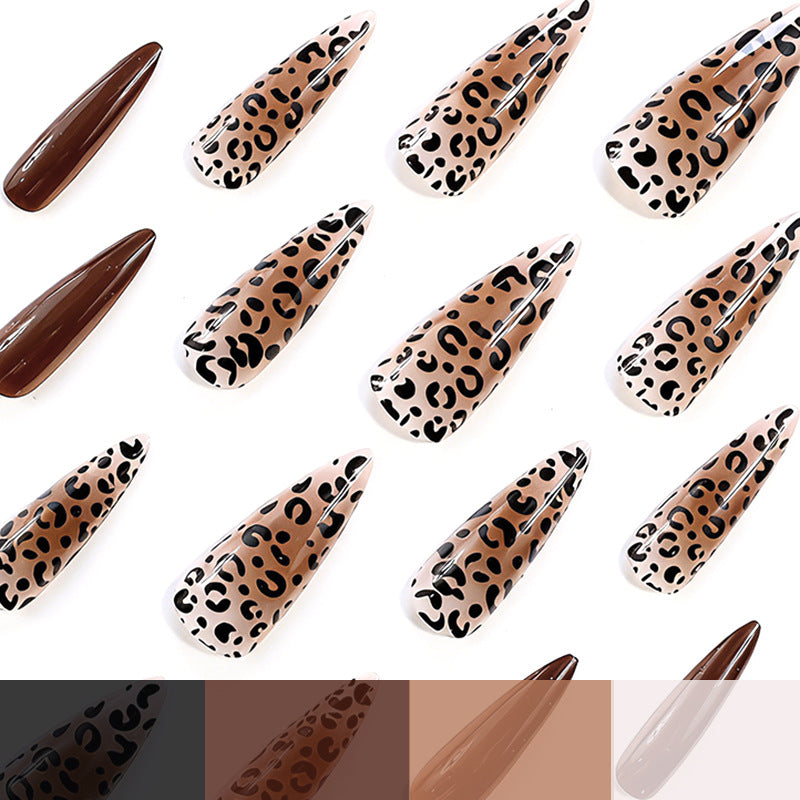 Künstlerische Stiletto-Nagelerweiterungen mit Leopardenmuster Karnz