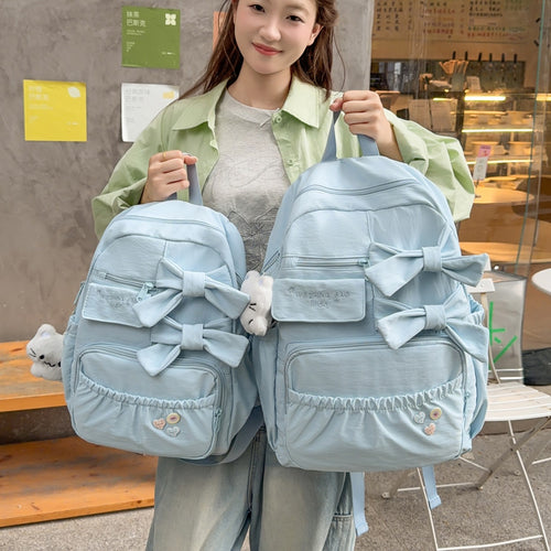 Stylischer Rucksack mit Bogenakzenten Karnz