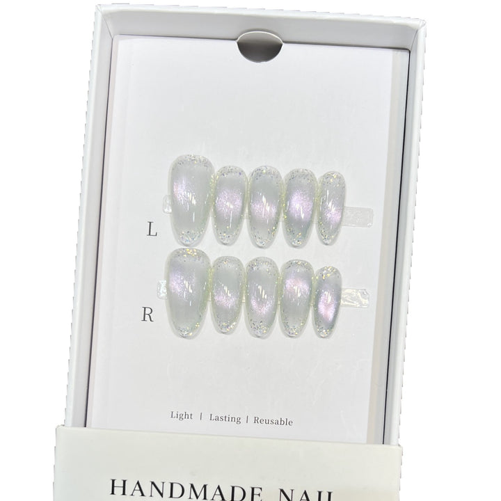 Handgemachtes Press-On-Nagelset mit irisierendem Finish Karnz