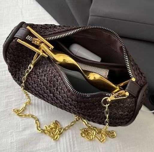 Damen Handtasche aus geflochtenem Material mit goldfarbenem Tragegriff Karnz