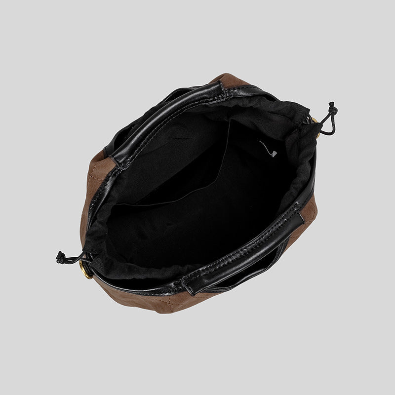 Gepolsterte Wildleder-Handtasche
