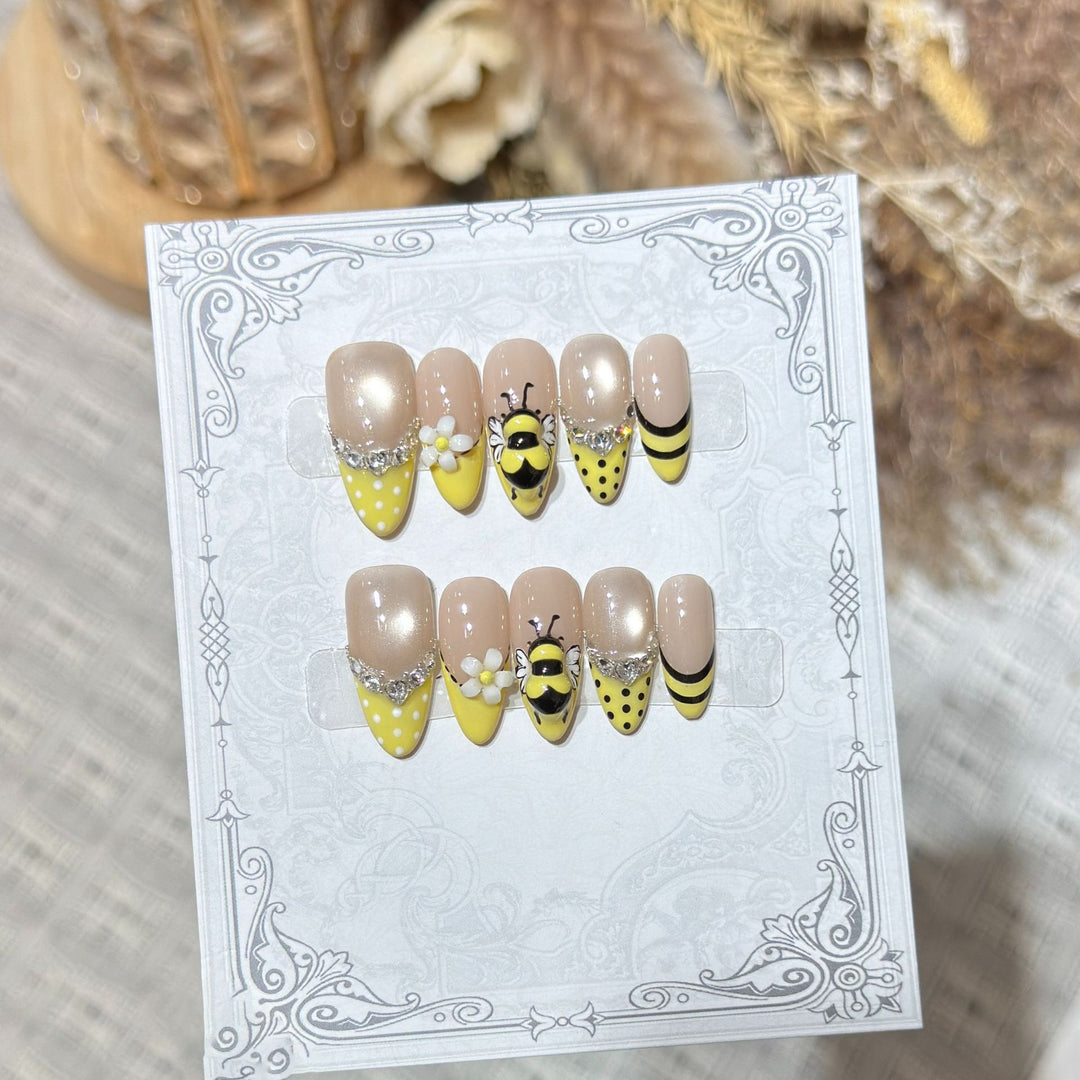 Künstlerisches Bienen-Motiv Press-On Nagelset Karnz