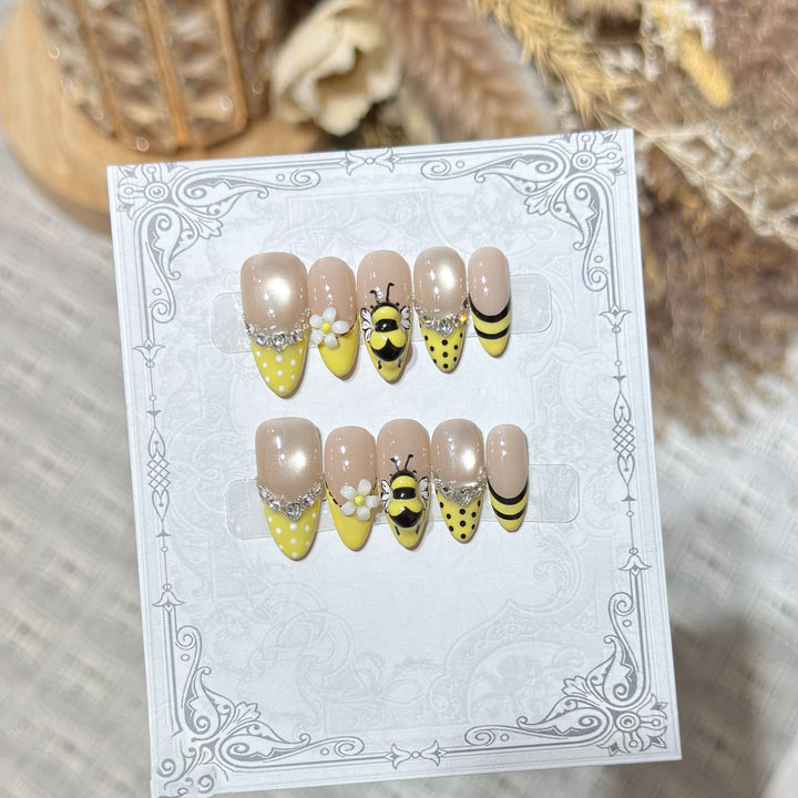 Künstlerisches Bienen-Motiv Press-On Nagelset Karnz