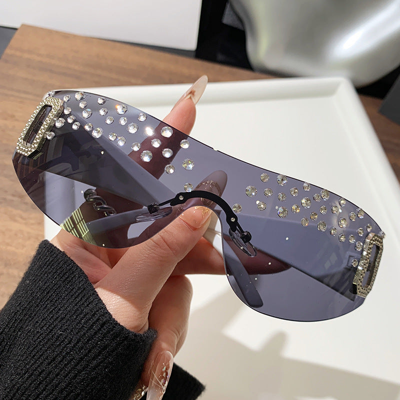 Damen Glamouröse Sonnenbrille mit Glitzerakzenten Karnz
