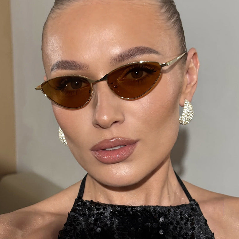 Damen Cat-Eye Sonnenbrille mit strassbesetztem Rahmen und schützenden Gläsern Karnz