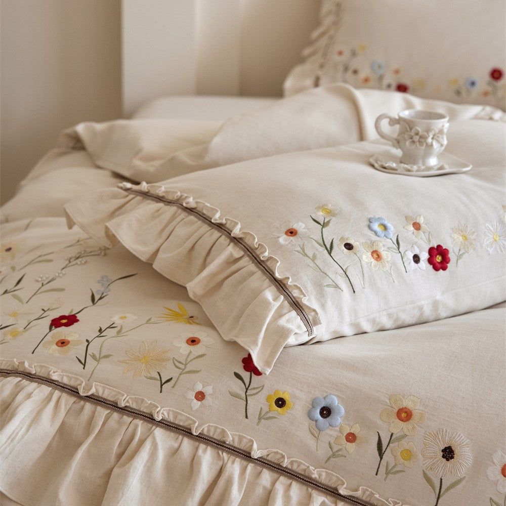 Bettwäsche-Set aus Baumwoll-Leinen mit floraler Stickerei und Volantkante