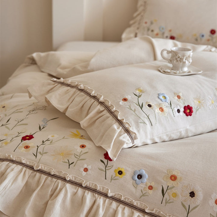 Bettwäsche-Set aus Baumwoll-Leinen mit floraler Stickerei und Volantkante