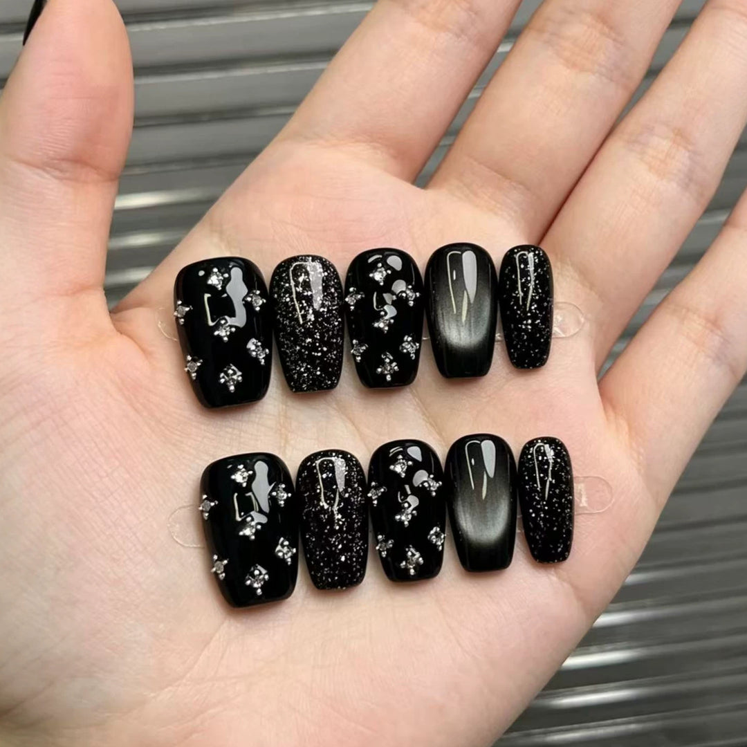 Glamouröses schwarzes Press-On-Nagel-Set mit Strass-Akzenten