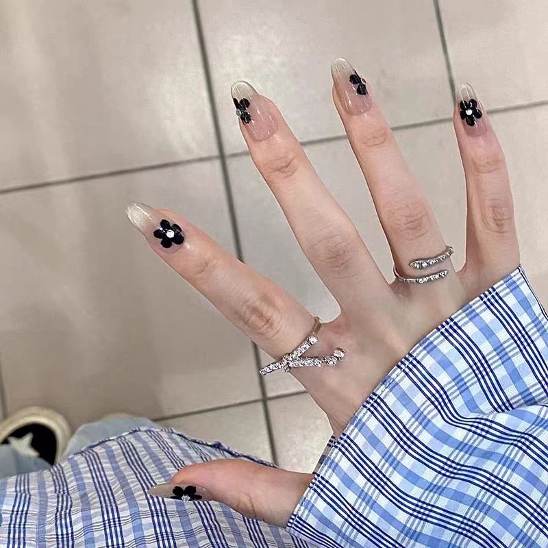 Dekoratives Press-On-Nageldesign Karnz