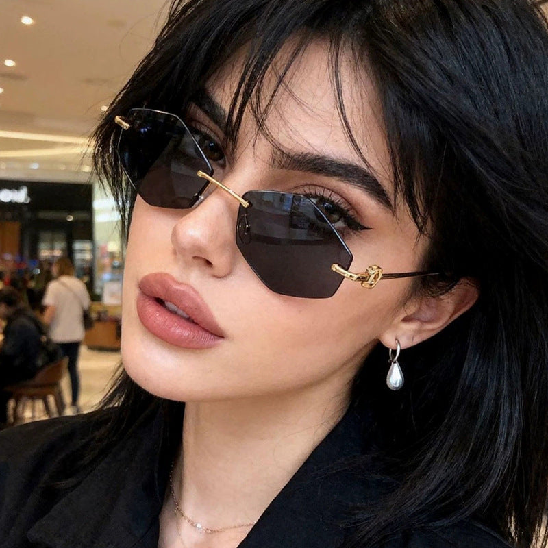 Damen modische Sonnenbrille mit hexagonalem Gestell und luxuriösen Akzenten Karnz