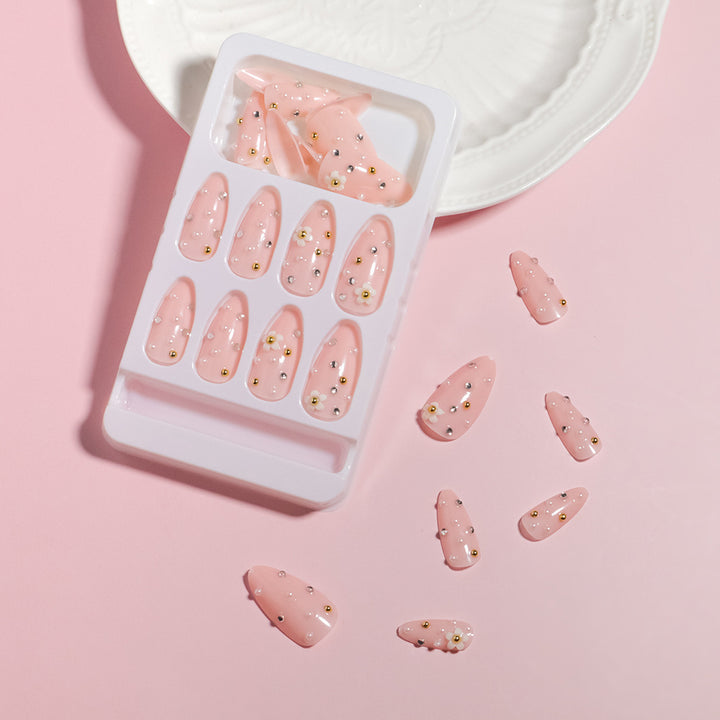 Kreatives DIY Press-On Nagelset Karnz