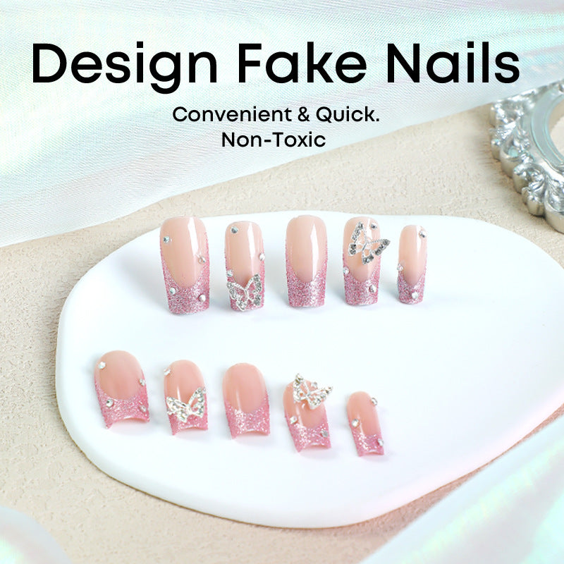 Kunstnagelset mit funkelnden Glitzerakzenten und eleganten Schmetterlingsmotiven Karnz