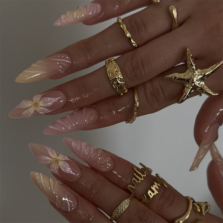 Floral Design Press-On Nail Set mit eleganten Akzenten Karnz