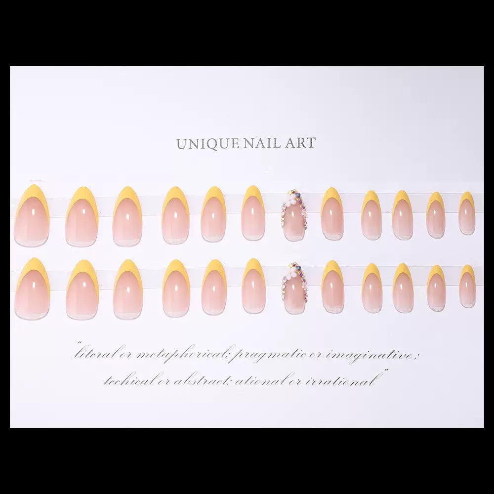Kunstnagelset mit elegantem französischen Design und 3D-Blumendekoren Karnz