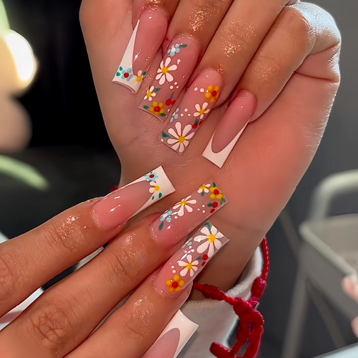 Blumenmuster Press-On Nagelkunst Karnz