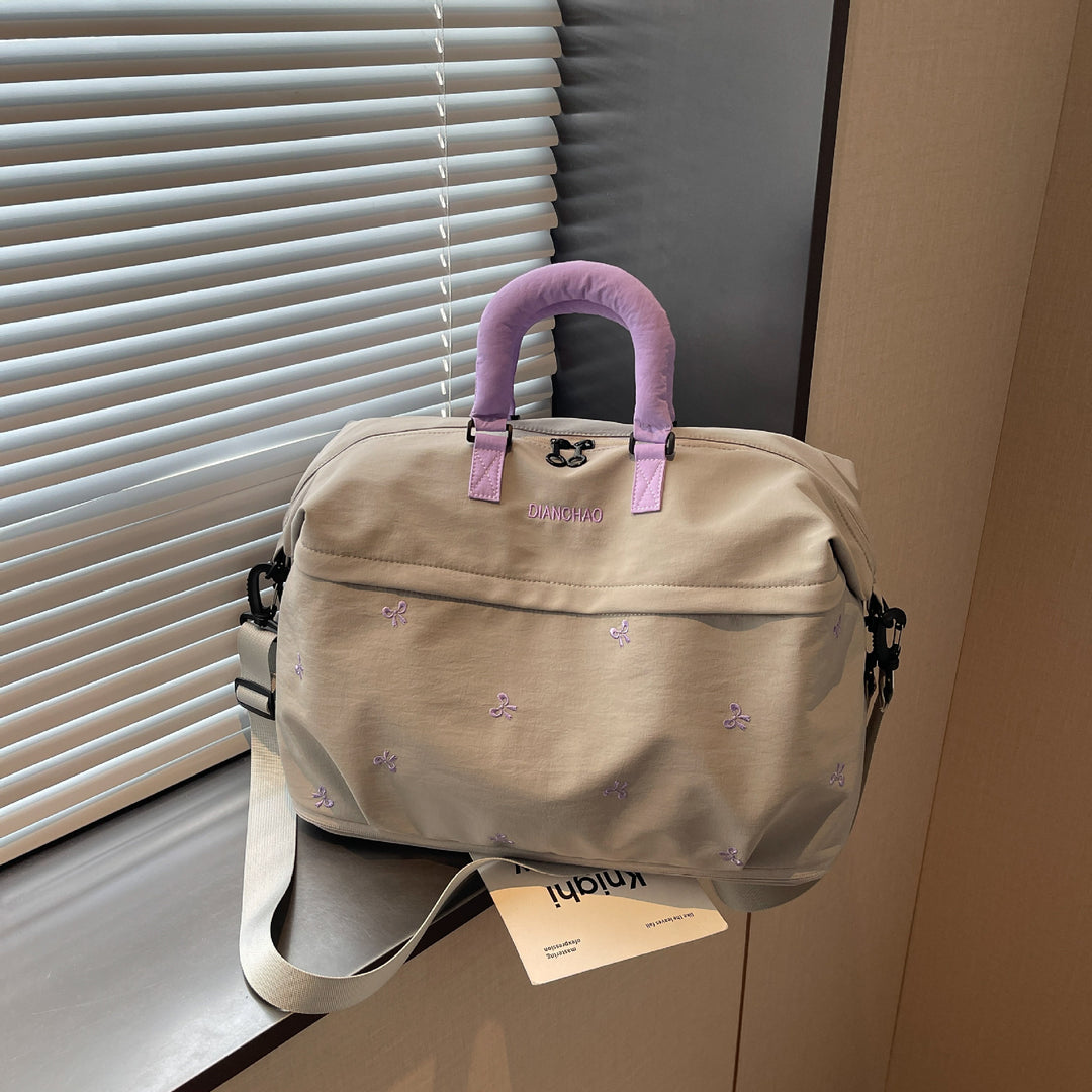 Stylische gestickte Reisetasche