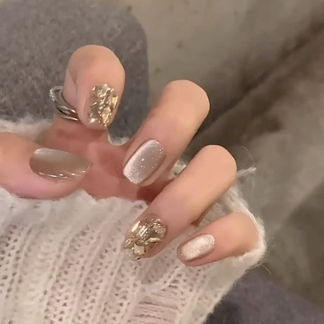Trendige Stiletto-Nägel Karnz