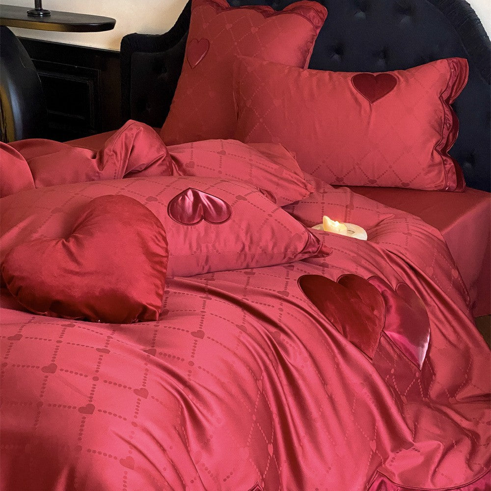 Herz-Applikation Luxus Satin Bettbezug Set mit gewelltem Rand und dekorativen Wurfkissen