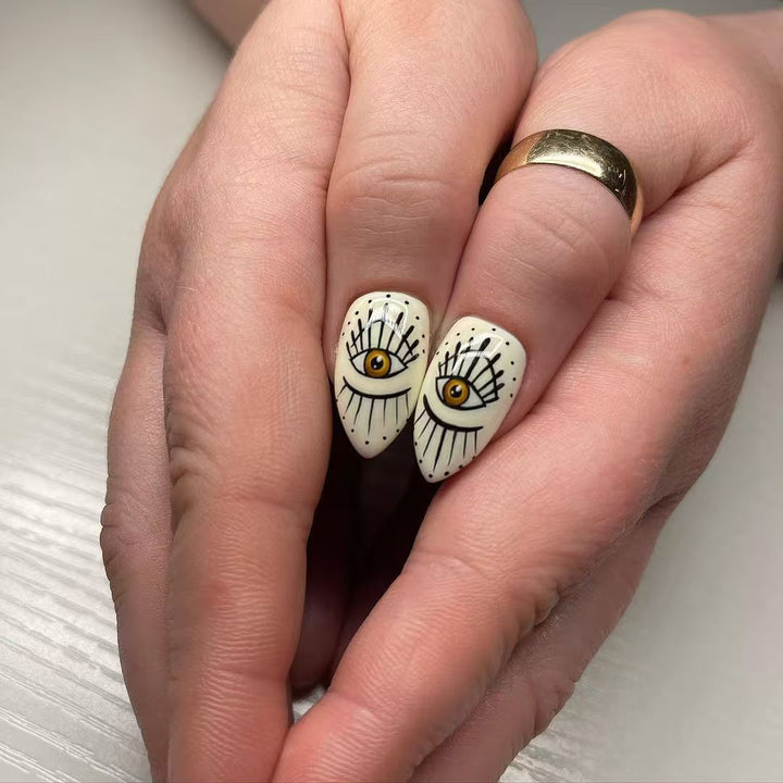 Künstlerische Nagelkunst
