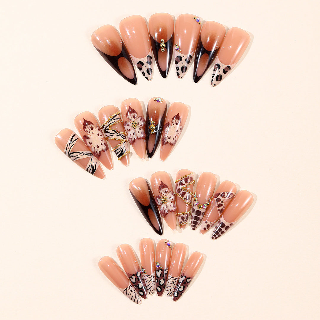 Glamouröses Nageldesign Karnz