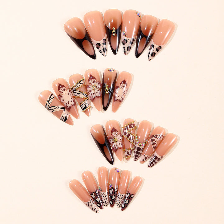 Glamouröses Nageldesign Karnz