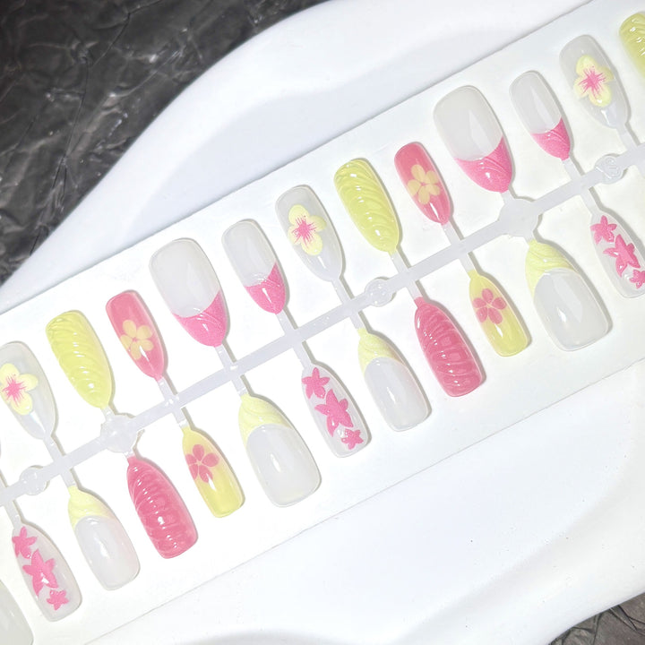 Dekoratives blumenmotiv Druck-On-Nagelset
