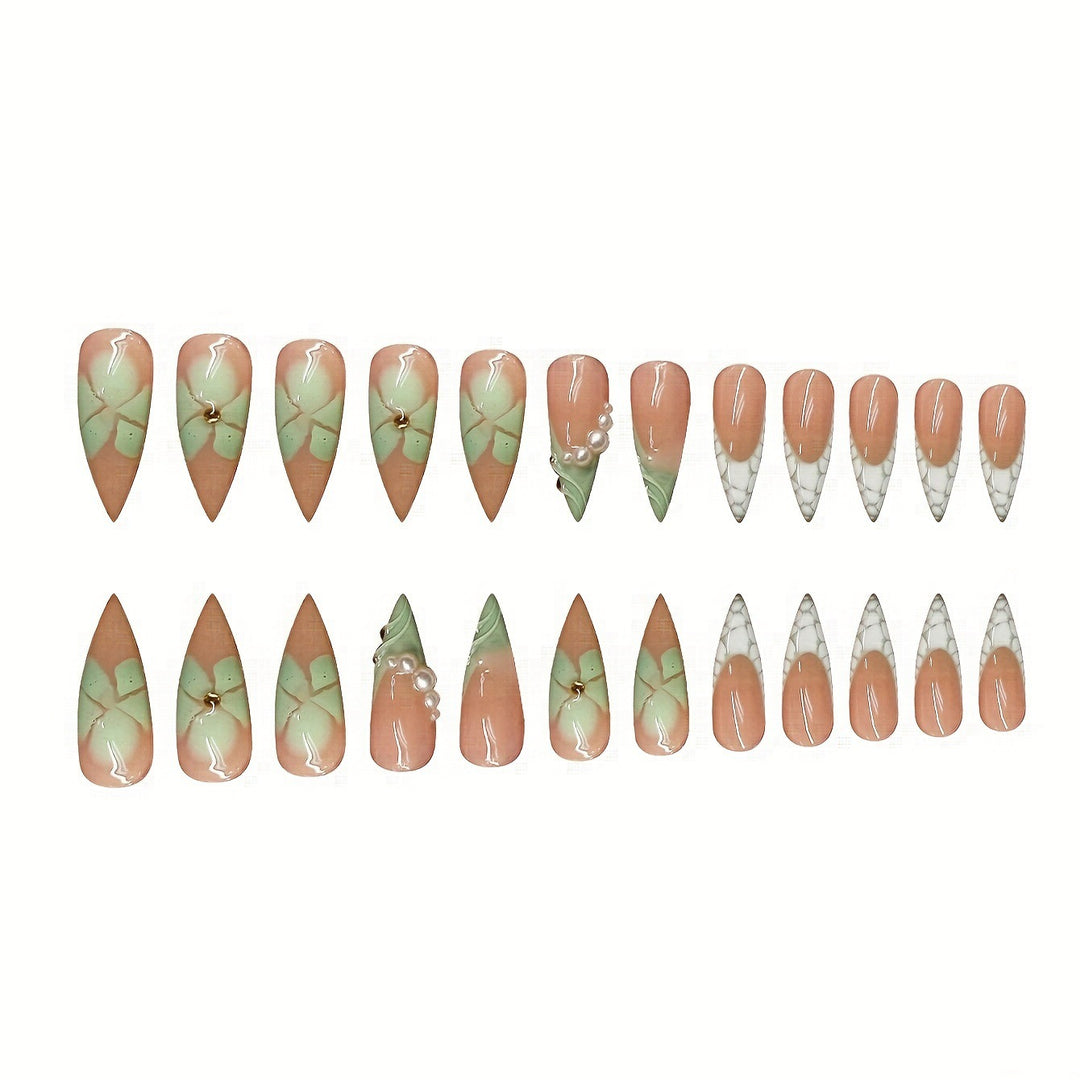 Elegantes Stiletto-Nageldesign Karnz