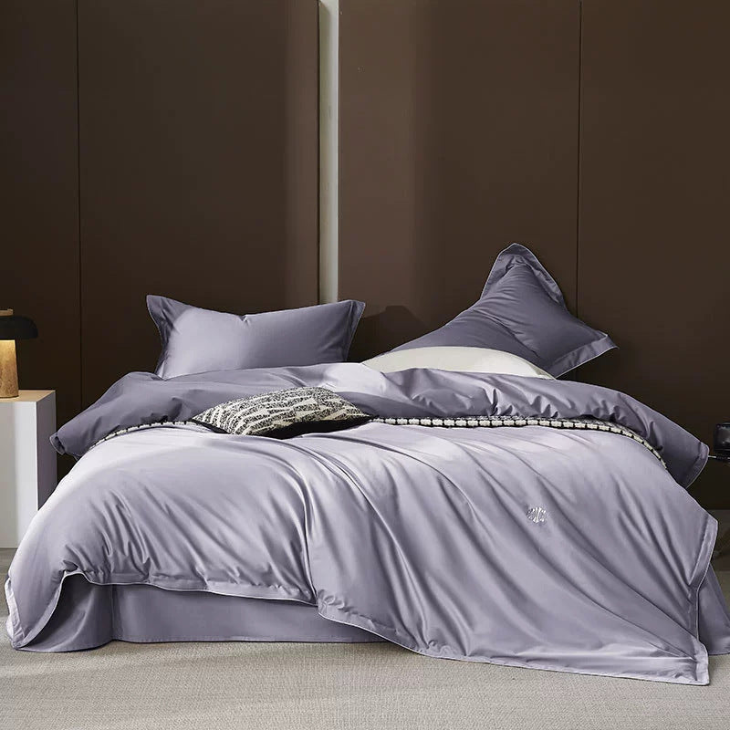 Seidiges Satin Bettbezugset mit Kontrastpaspel und tiefem Rock